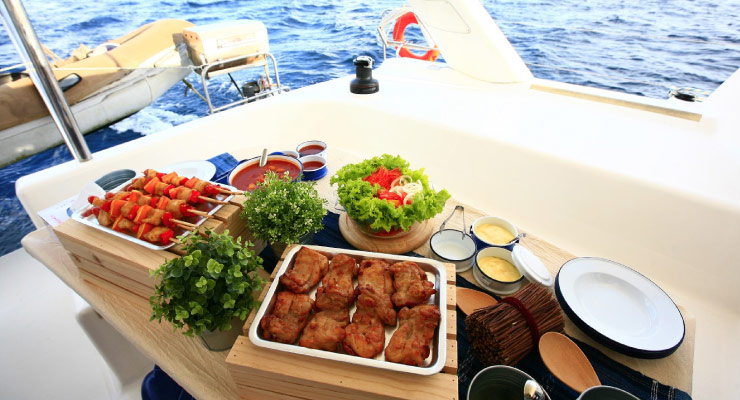 book-a-barbeque-in-goa-yacht