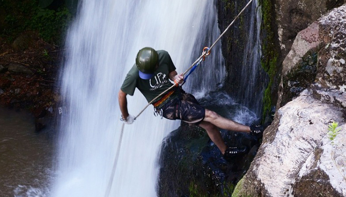 go-canyoning-to-upper-sauri